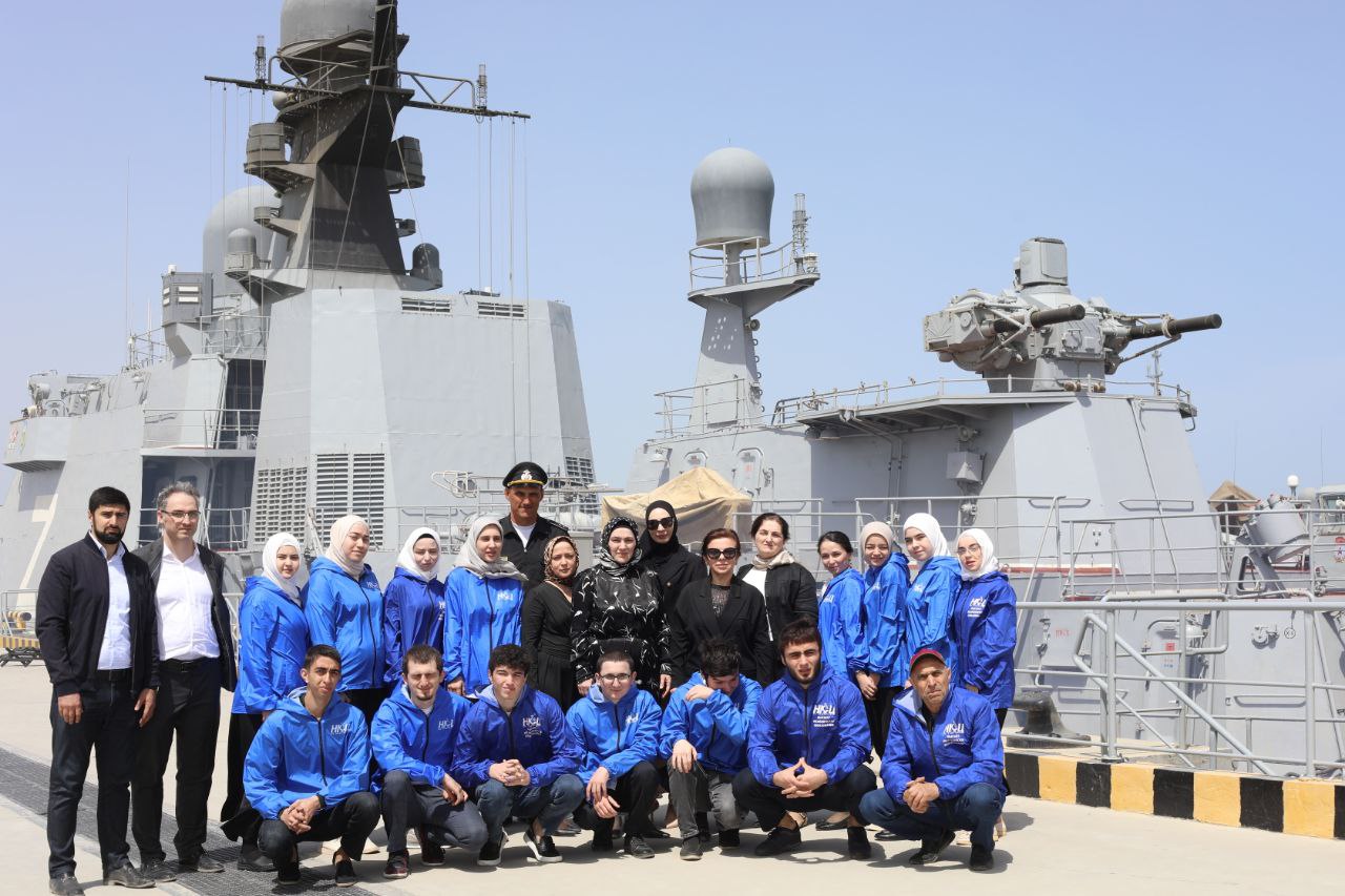 Экскурсия для студентов и сотрудников АНО ВО «Научно-клинический центр имени Башларова» на сторожевой военный корабль «Дагестан».